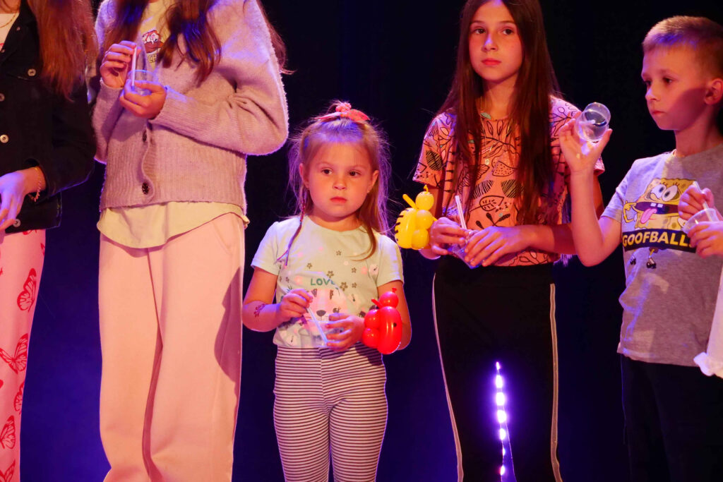 Uczestnicy imprezy podczas dnia dziecka 4 czerwca 2022 w Miejskim Ośrodku Kultury w Wojkowicach