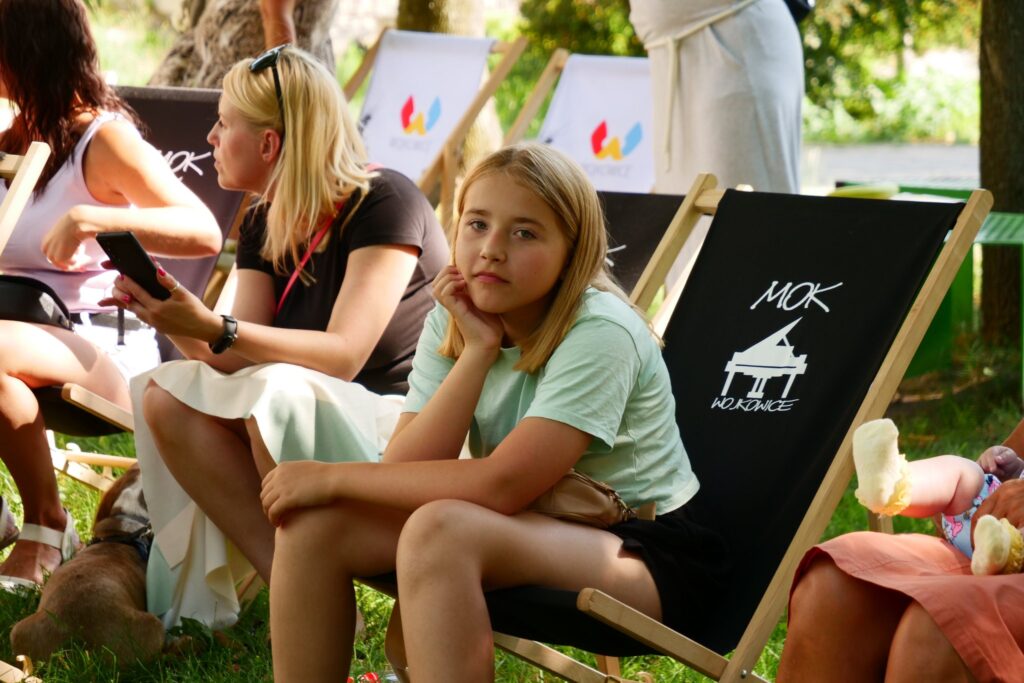 Uczestnicy podczas imprezy "Witamy wakacje" w Parku Miejskim w Wojkowicach - 24 czerwca 2022 roku.