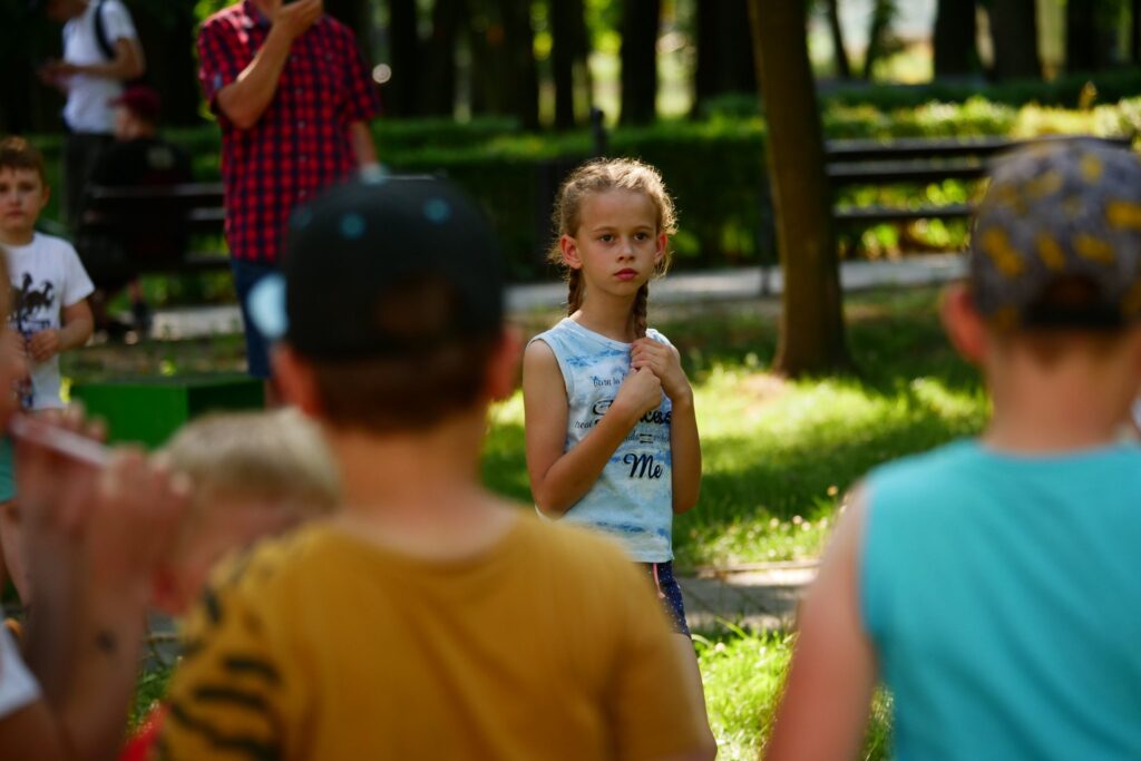 Uczestnicy podczas imprezy "Witamy wakacje" w Parku Miejskim w Wojkowicach - 24 czerwca 2022 roku.