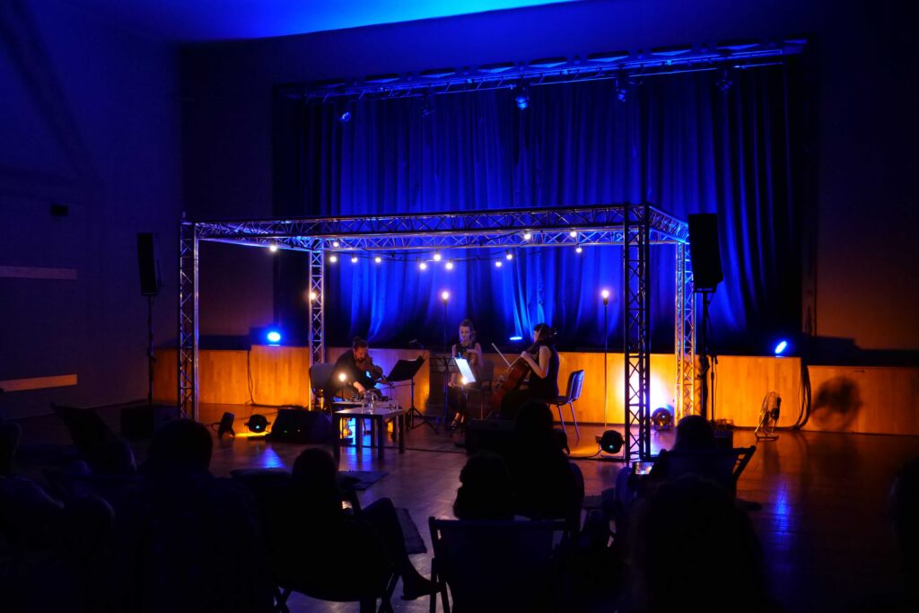 Artyści występujący na wieczorku muzycznym w Miejskim Ośrodku Kultury w Wojkowicach 1 lipca 2022