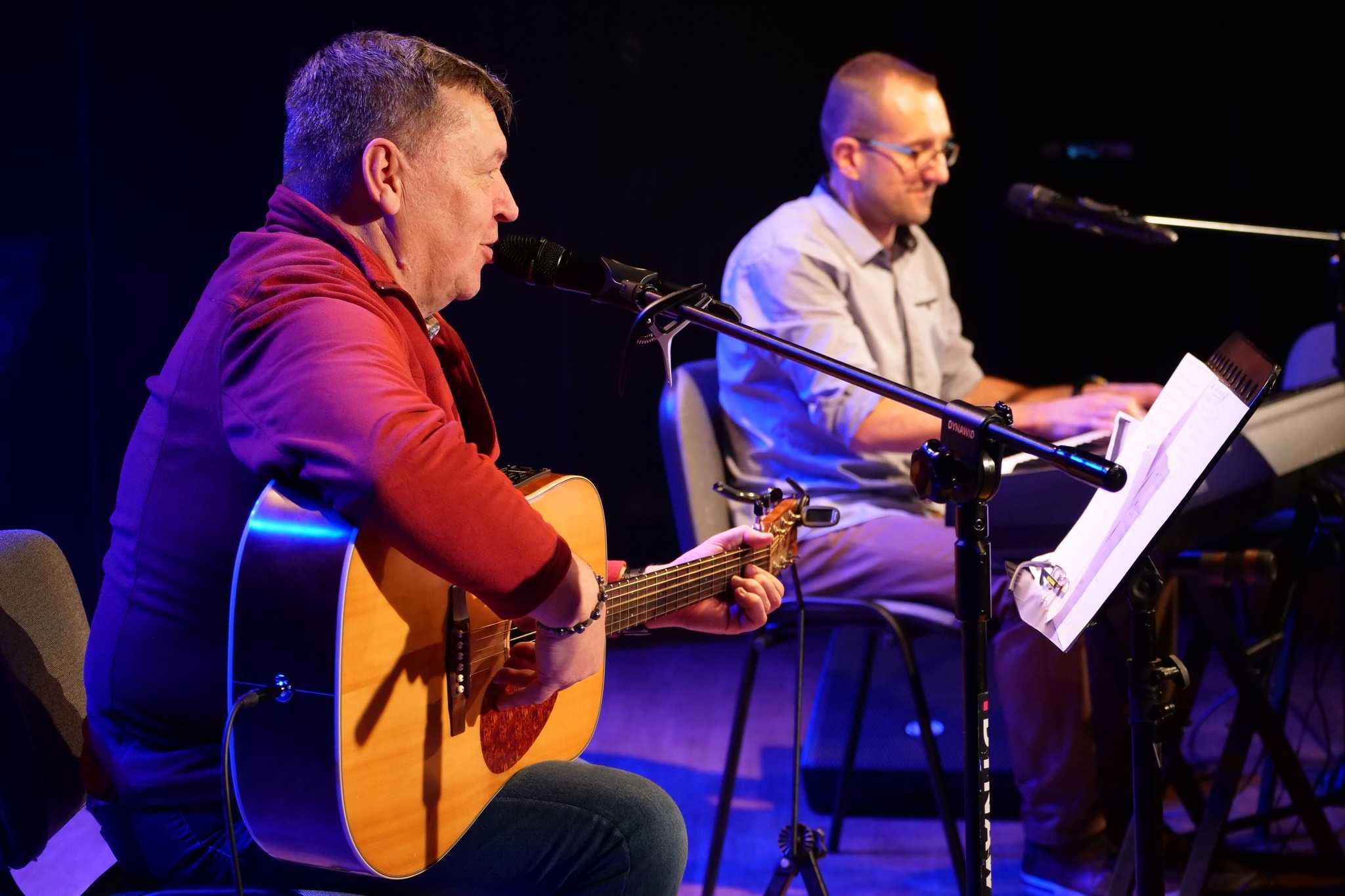 Muzycy na scenie MOKu podczas wieczorku bluesowo-jazzowego 