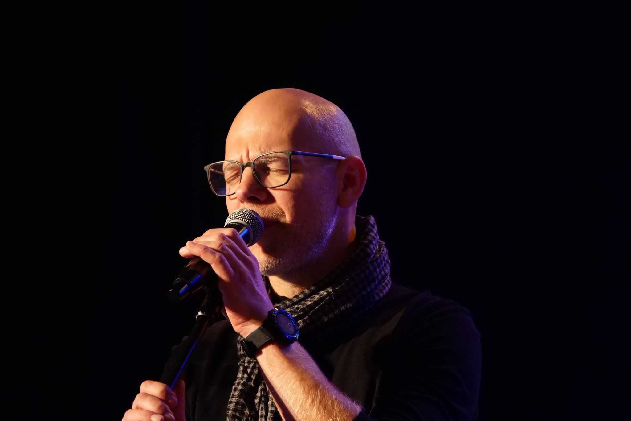 Muzycy na scenie MOKu podczas wieczorku bluesowo-jazzowego 