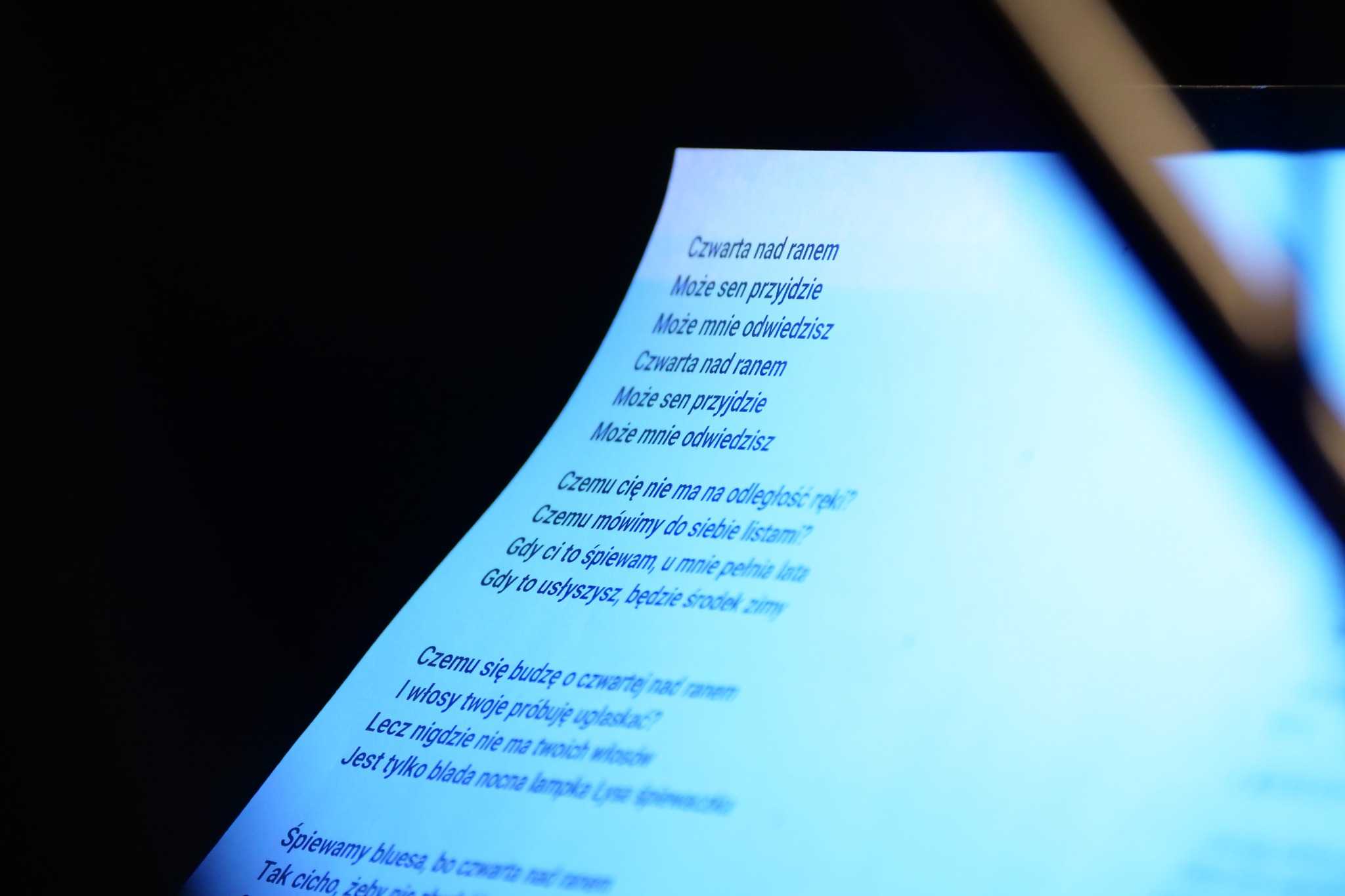 Muzycy na scenie MOKu podczas wieczorku bluesowo-jazzowego 