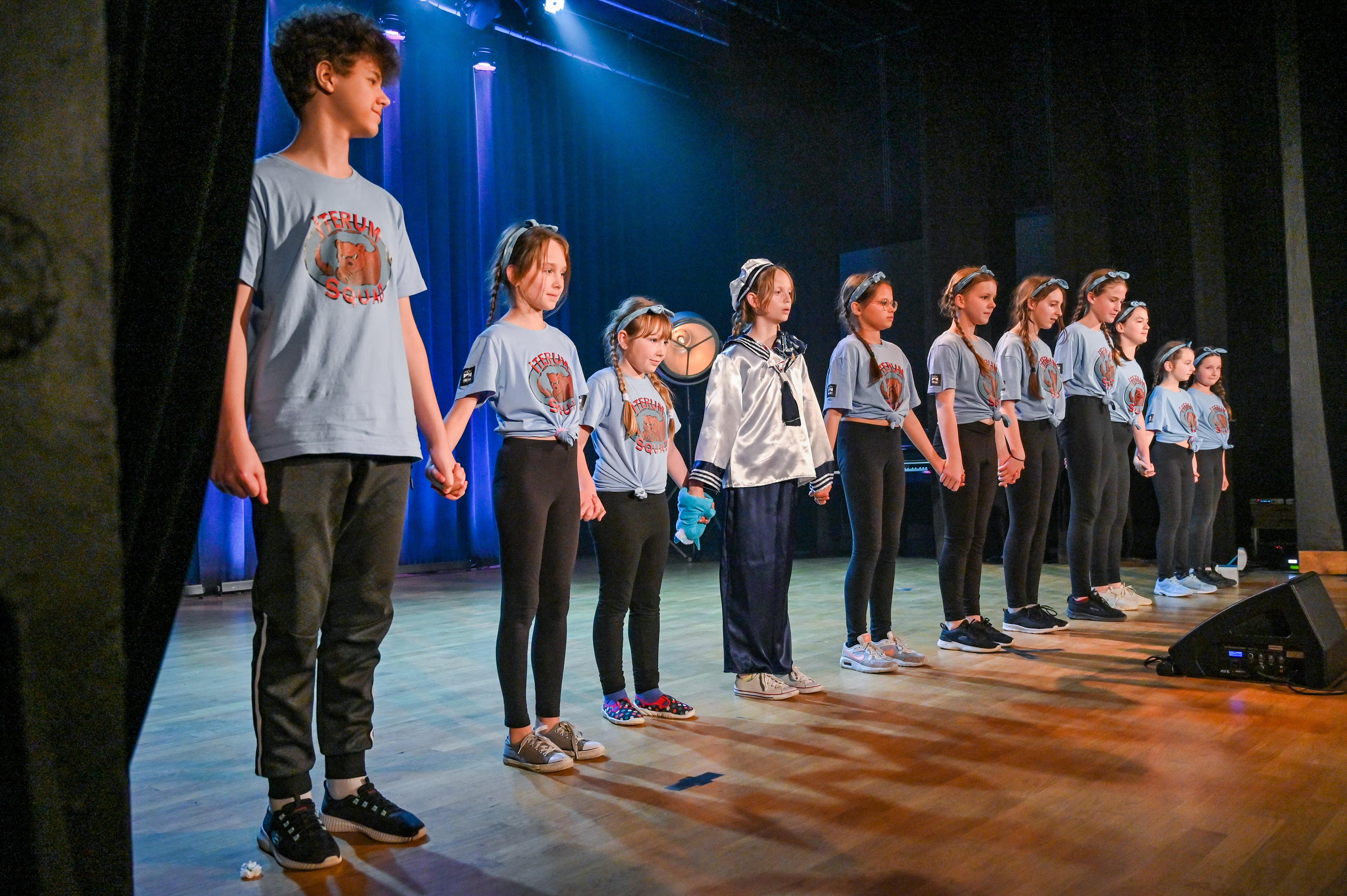 Tancerze Iterum Squad na scenie podzas Dnia Działacza Kultury 26. maja 2023