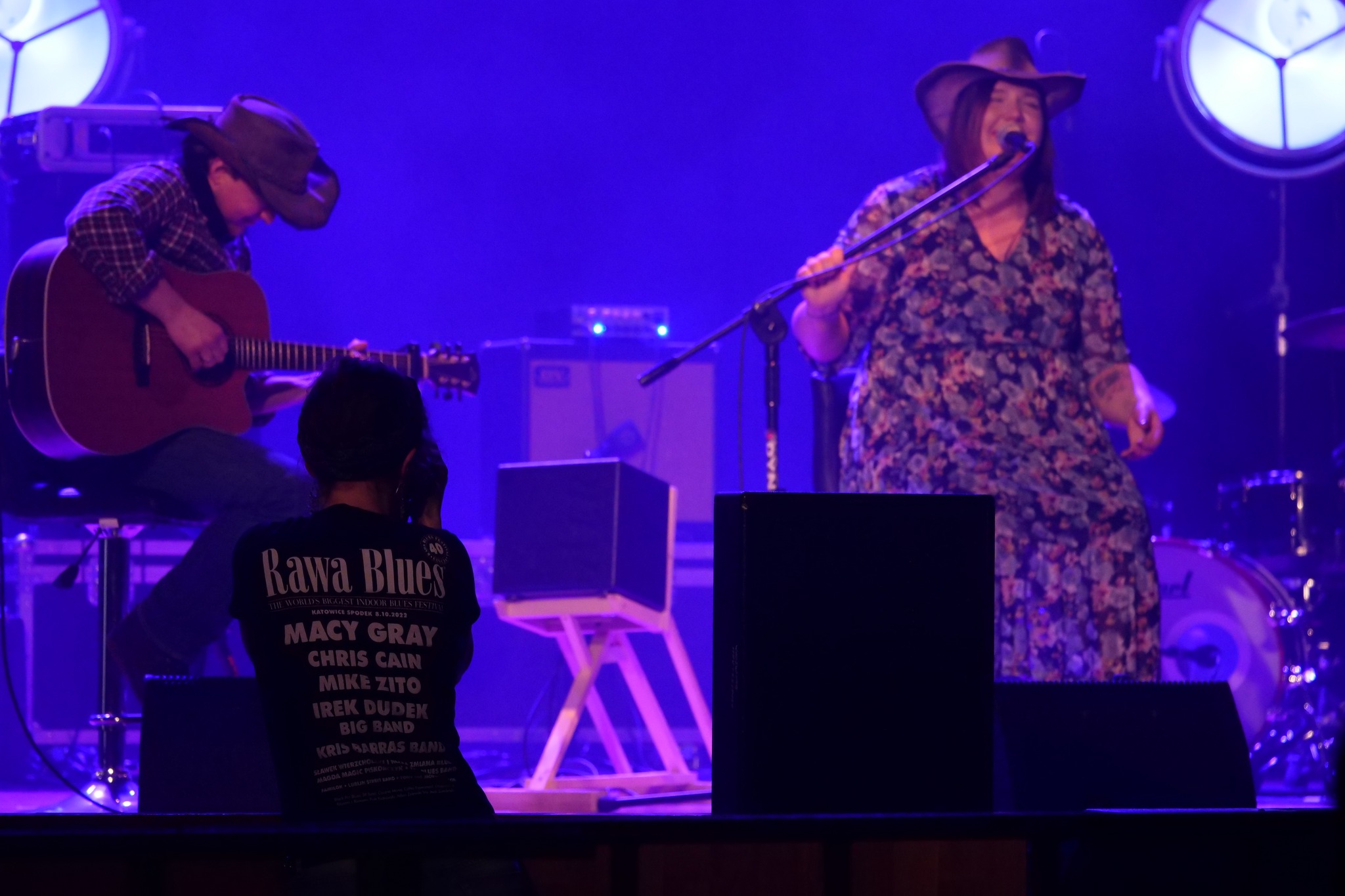 Artyści podczas koncertu Blues nad Brynicą na scenie Miejskiego Ośrodka Kultury w Wojkowicach