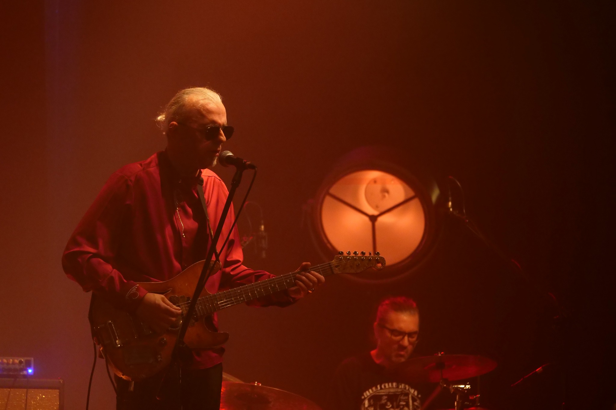 Artyści podczas koncertu Blues nad Brynicą na scenie Miejskiego Ośrodka Kultury w Wojkowicach