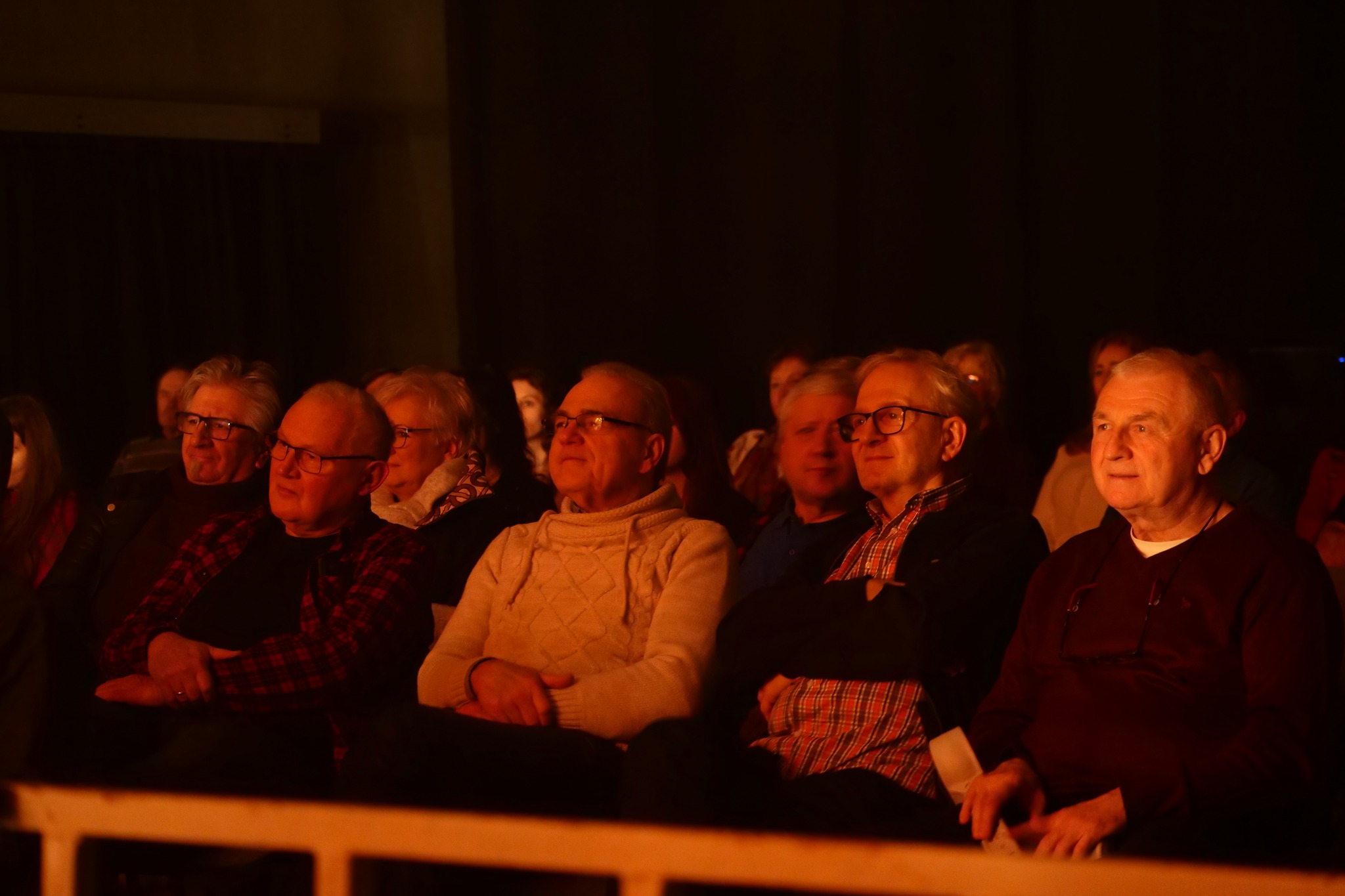 Artyści podczas koncertu Blues nad Brynicą na scenie Miejskiego Ośrodka Kultury w Wojkowicach