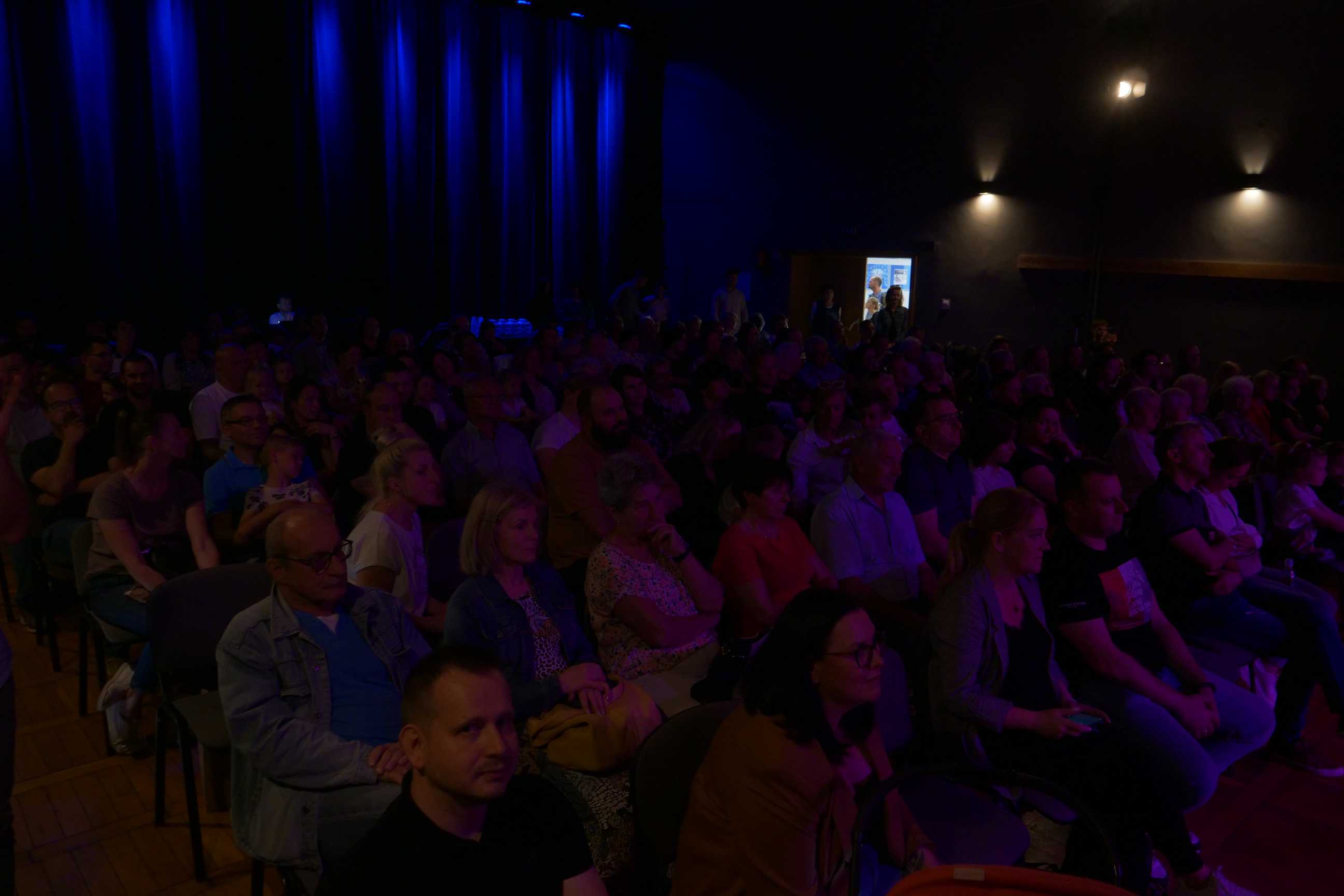 Publiczność podczas popisów muzyczne dzieci i młodzieży w Miejskim Ośrodku Kultury w Wojkowicach