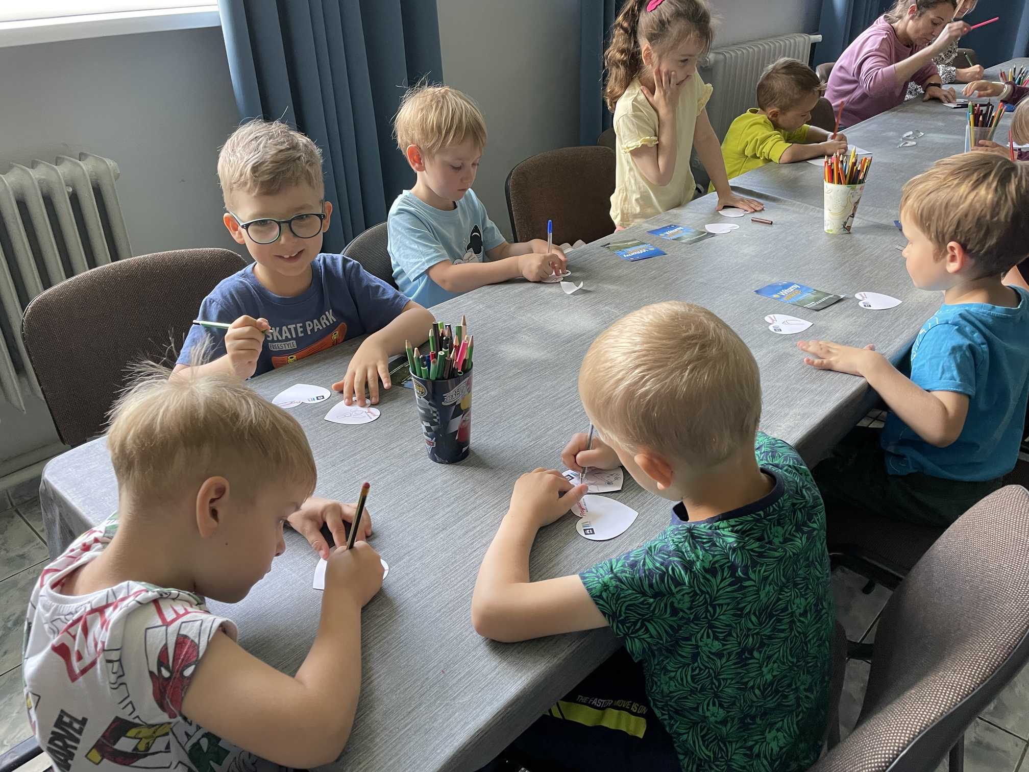 Grupa przedszkolaków na wycieczce w Miejskim Ośrodku Kultury w Wojkowicach