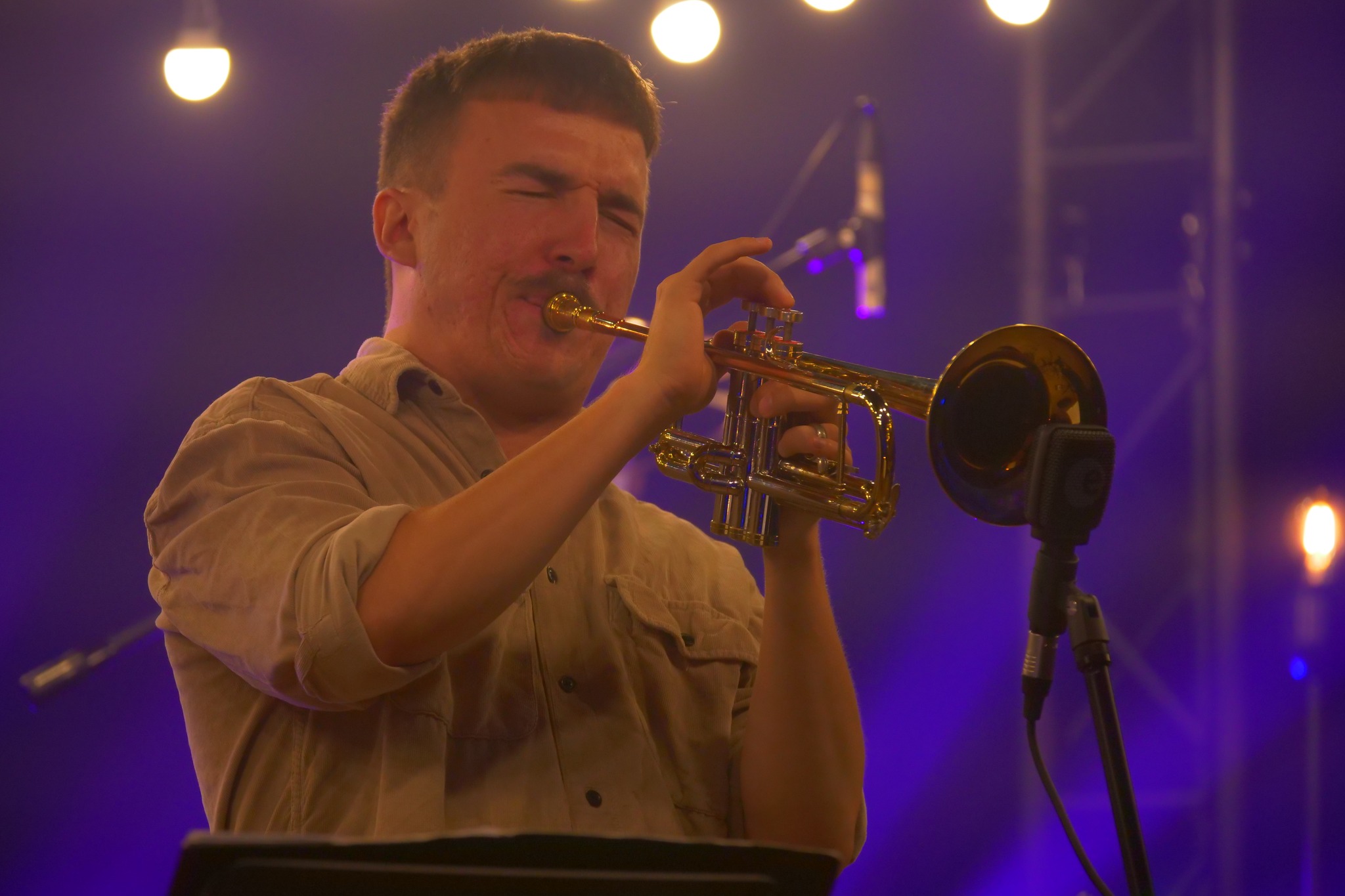 Muzyk Filip Żółtowski Quartet podczas koncertu w Miejskim Ośrodku Kultury w Wojkowicach